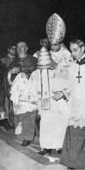 Paul VI depose la tiare